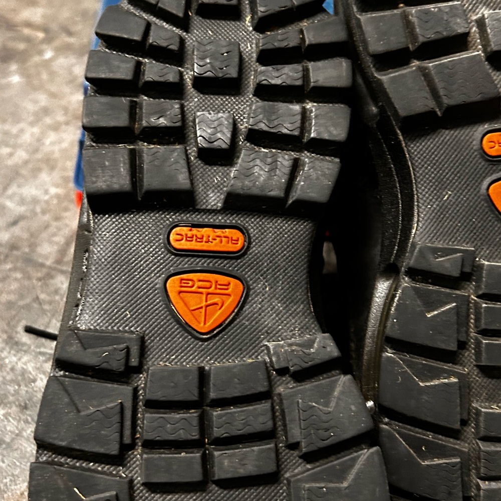 Nike Air Max- Pre Owned triple black sneaker boots.